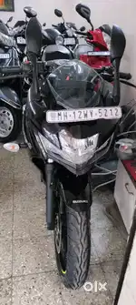 A Suzuki Gixxer SF 150 ABS bike is good condition