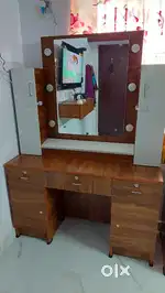 Dressing table, Dresser with lights & stool
