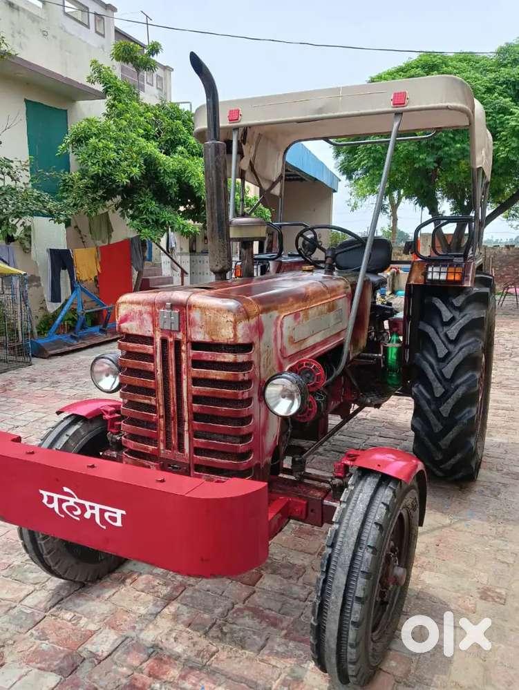 International 1982 model PB number New tyre Bkt13.6.28 good condition