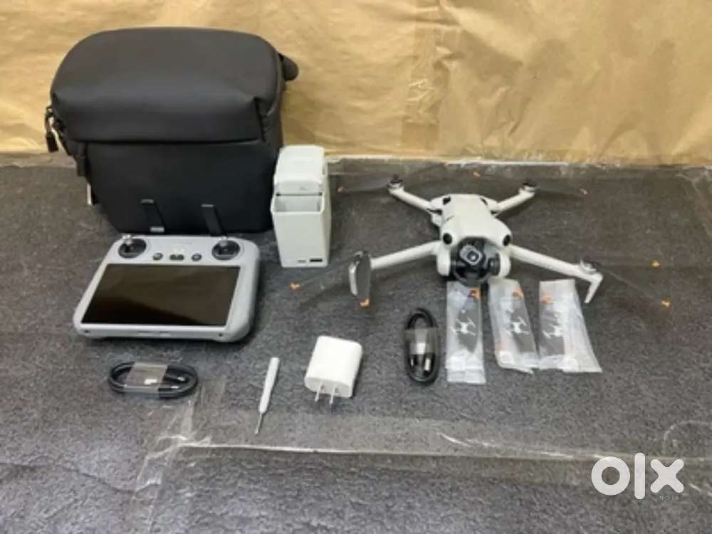 USED ITEM  DJI MINI 4 PRO DJI RC2 RCS331CONTROLLER2BATTERIES WITH KIT.