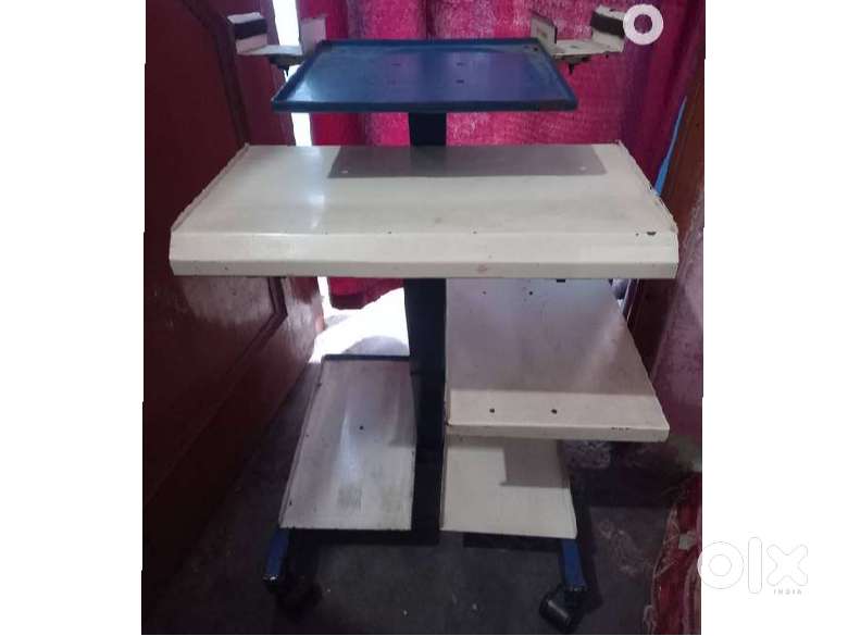 Strong Steel & Iron Computer Table with Multiple Shelves – Good Condit