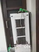 कूलर  अच्छी हालत में है और चलता भी है