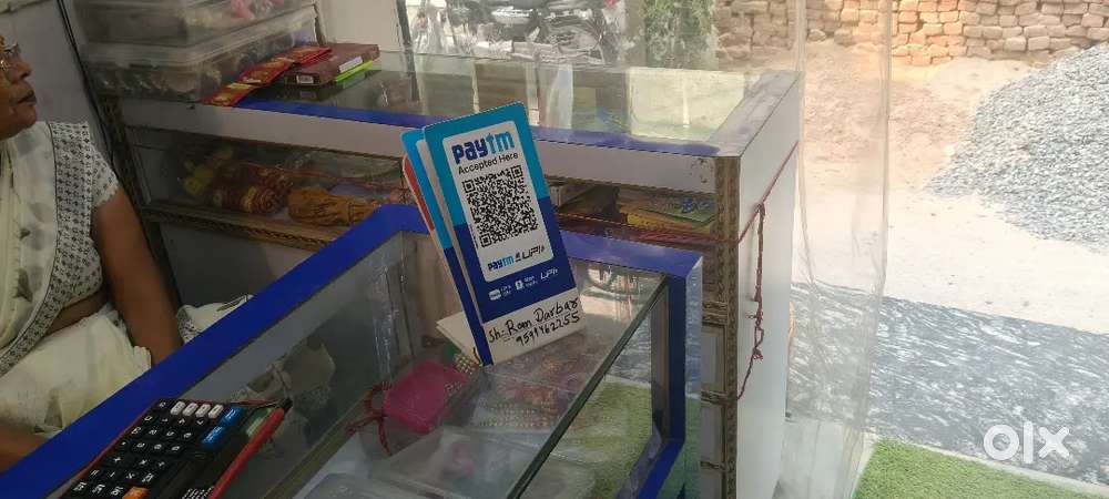 Showcase for Display ( 5 showcase + 1 seti + 1 conter  + 1 Almirah)