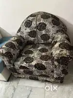 5 seater sofa set with wooden centre table in good condition