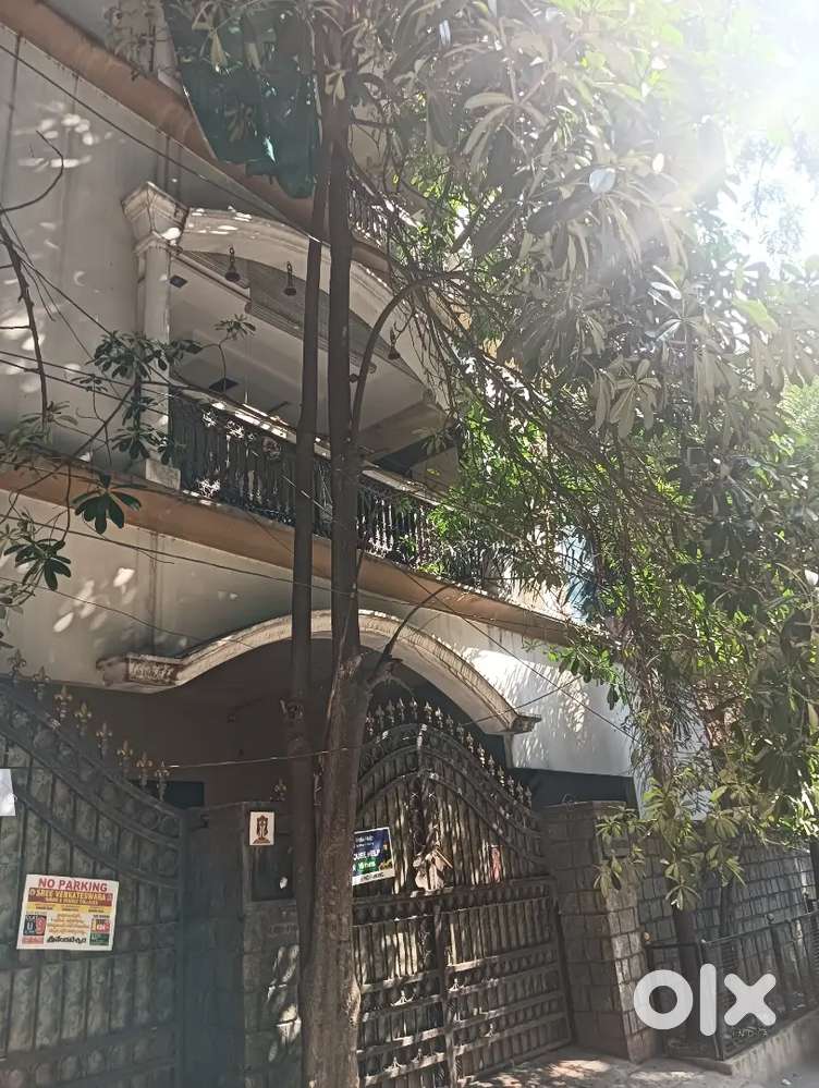 320 sqyds 3 floors building rent to educational institutes & offices