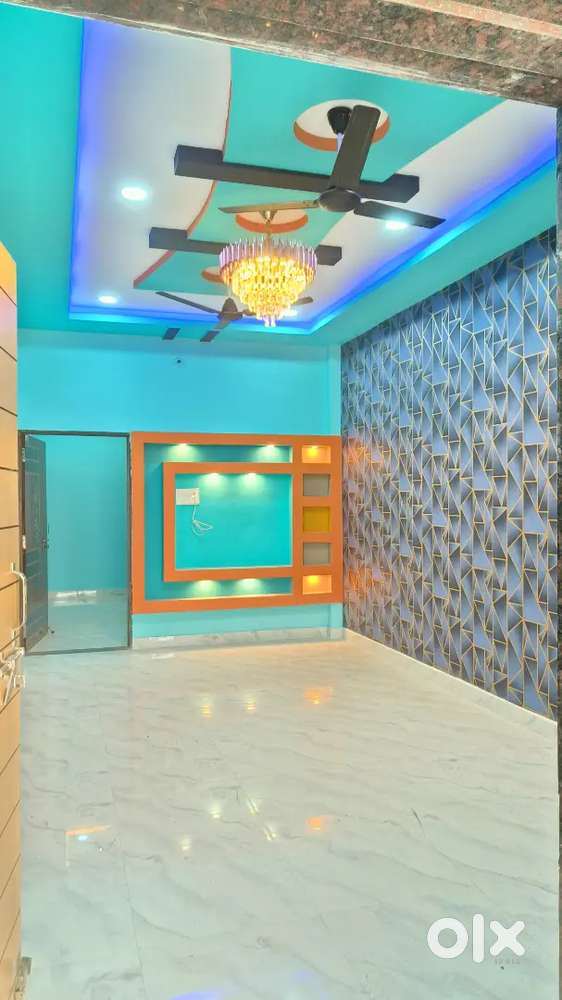 3 बड़े बेडरूम वाला घर कार पार्किंग के साथ East facing