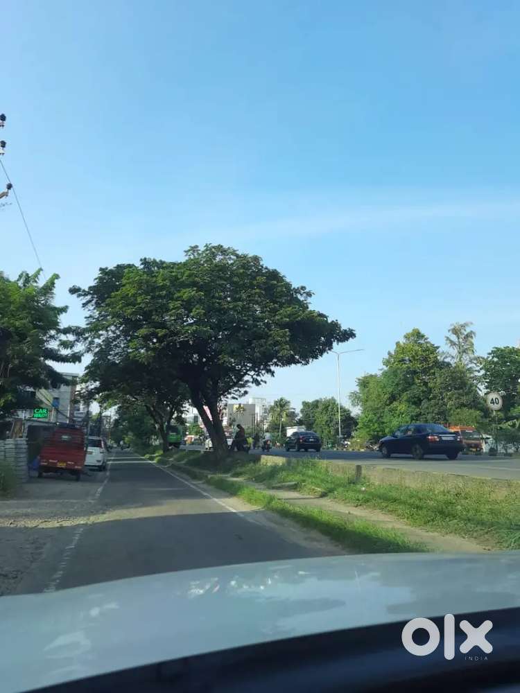 Land for sale kundannoor vyttila N H frontage