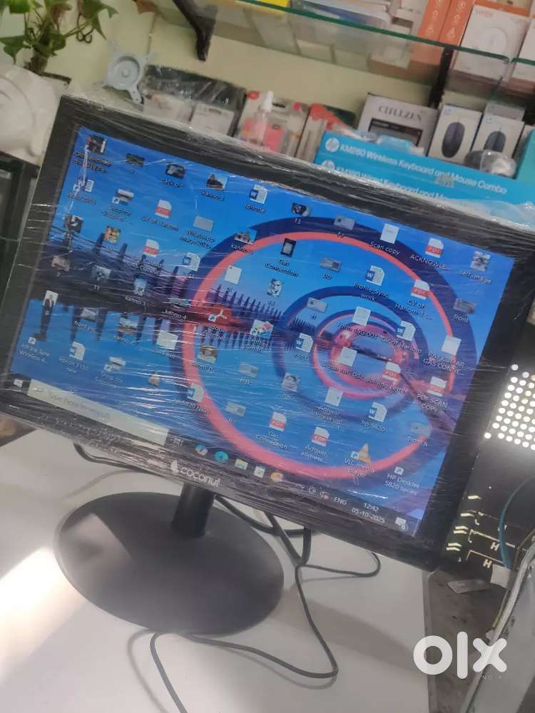 Complete set core i3/3rd Gen/4 GB /128 GB SSD/15.6 inch monitor