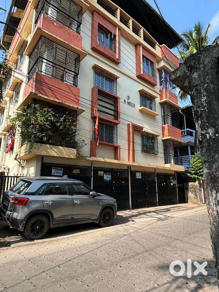 2BHK FLAT WITH COVERD SEPARATE GARAGE SELL