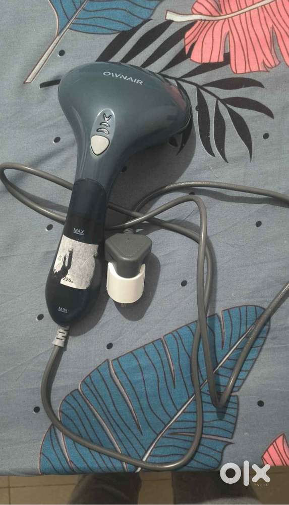 Handheld garment steamer