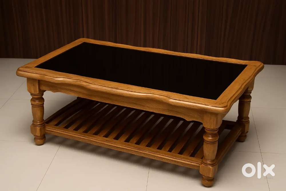 SOLID WOODEN COFFEE TABLE WITH CARVED DESIGN -EXCELLENT CONDITION