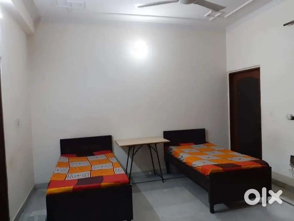 NO BROKERAGE 500+ Fully Furnished Boys PGs with meals in Noida!