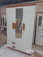 WELL FURNISHED 3 DOOR WARDROBE WITH WOODEN HANDLE