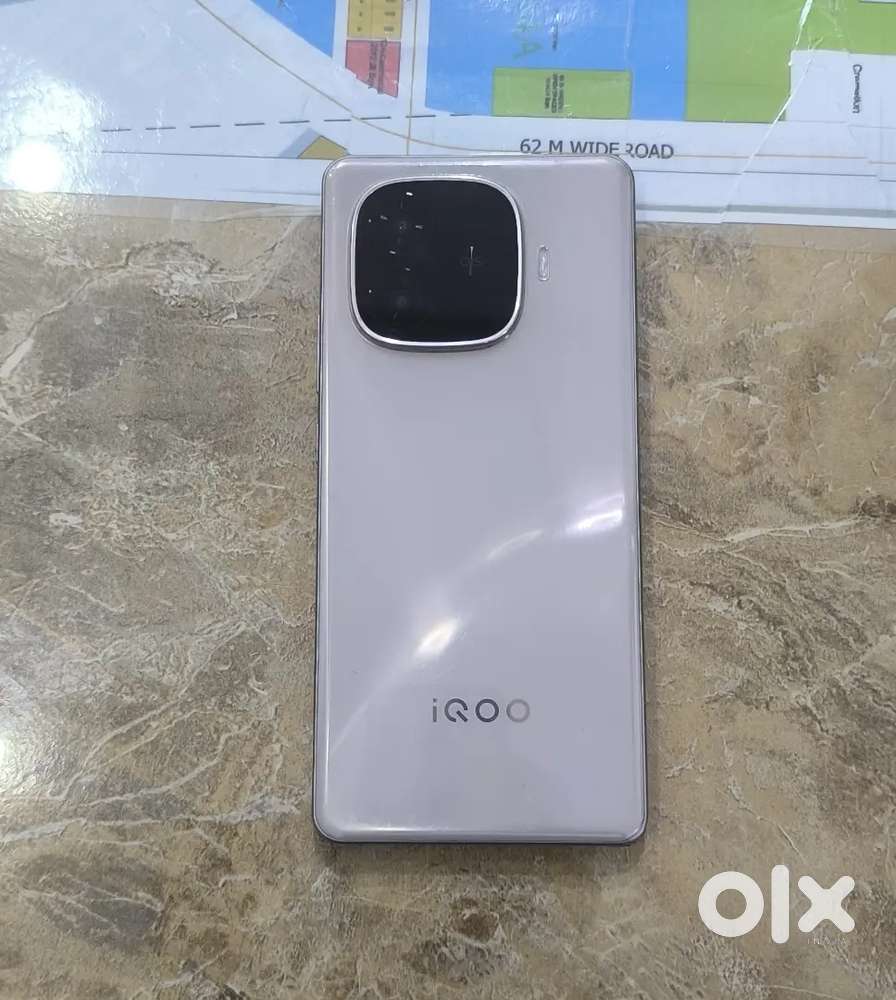 iQoo NEO 10 R  8 256 GB