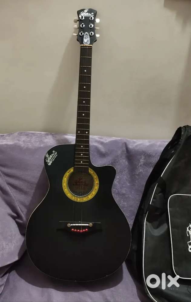 Guitar + guitar bag + capo + 20 picks + extra G string