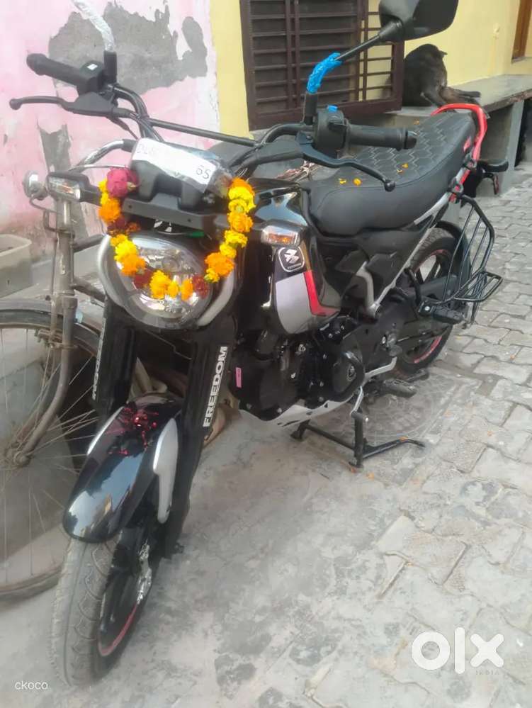 Bajaj freedom bike cng and petrol. Only 10 month use bike