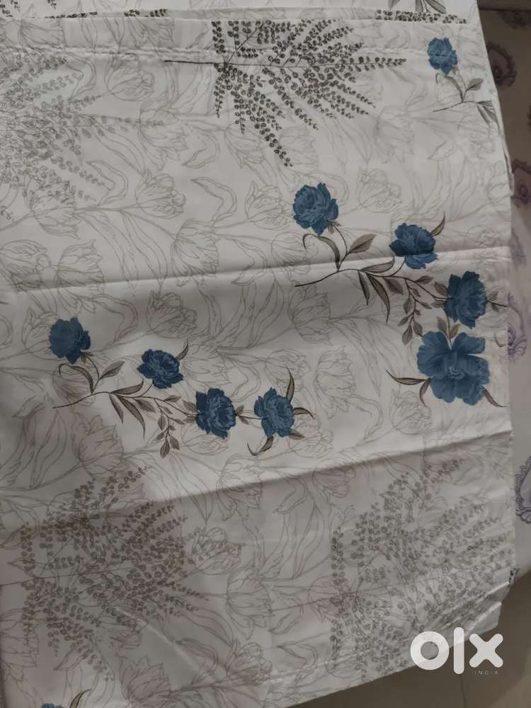 Beautiful Floral Printed Bedsheet – Elegant White with Blue Flowers