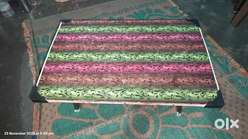 Computer table and blower in good condition