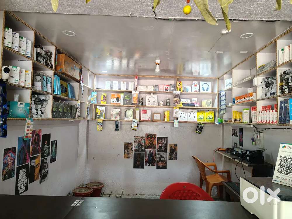 Mobile shop muhje saman or furniture bechna hai paisa ka dikkat hai