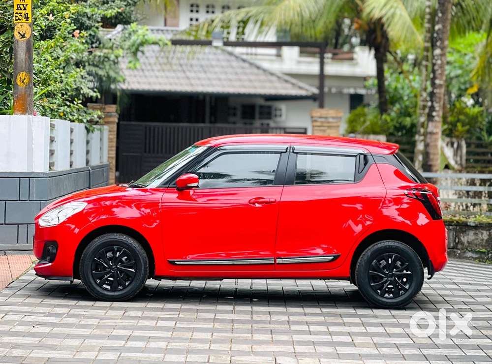 Maruti Suzuki Swift VXi + Manual, 2022, Petrol