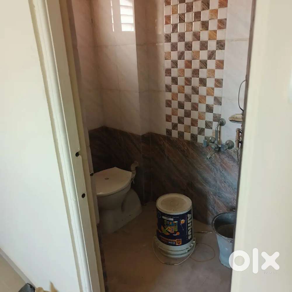 rent for only girl's or couples 1 room already occupied