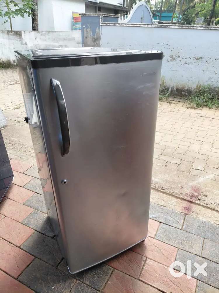 Super condition single door fridge good