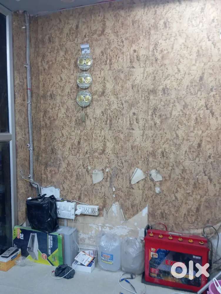 Vijay chowk pe shop pe chai bnane aur helper ki zarurat h