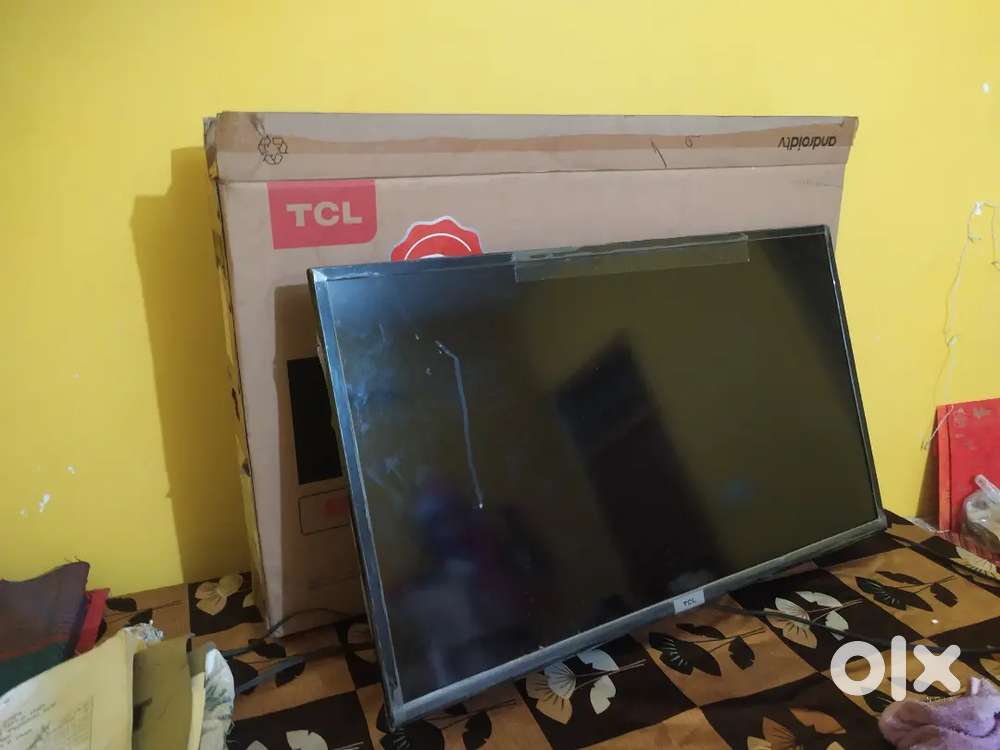 TCL 32 inch Android smart tv 3 years old