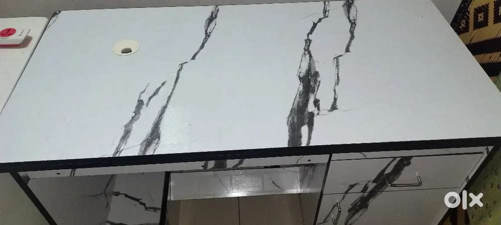 Computer table