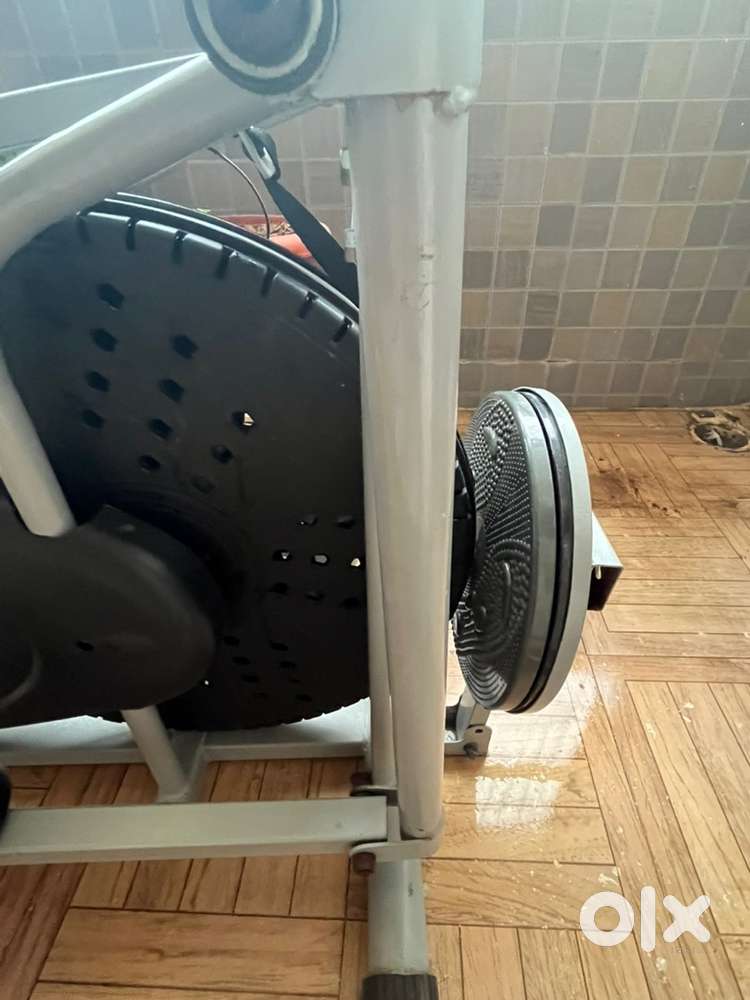 Excercise cycle with display