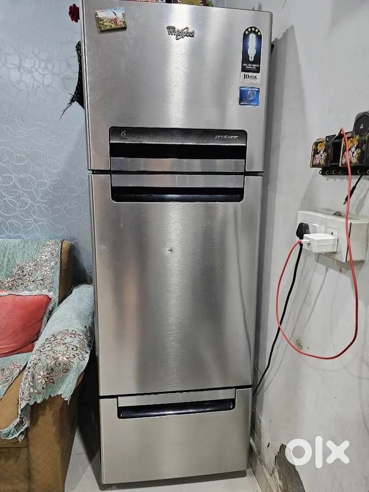 Whirlpool Fridge in Excellent Condition 5-6 Years Old  Perfect Working