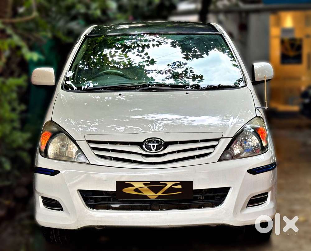 Toyota Innova 2.5 G (Diesel) 7 Seater BS IV, 2011, Diesel