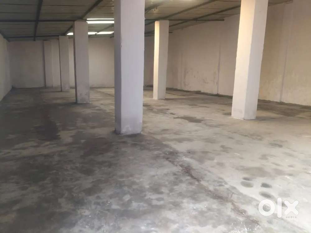 Godown space in Harmu in Rent