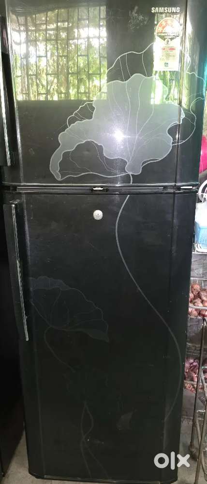Samsung Double Door 5 Star Fridge – Black – Excellent Condition