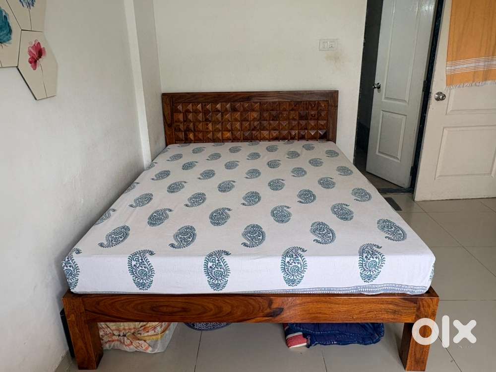 Sheesham Wood Queen Size Bed with Mattress