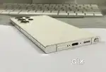 Samsung's galaxy S24 ultr with all accessories