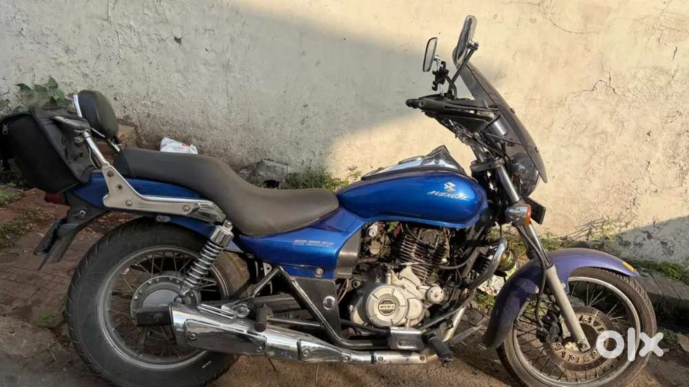 Avenger 220  new tyres and best condition with  accessories attached