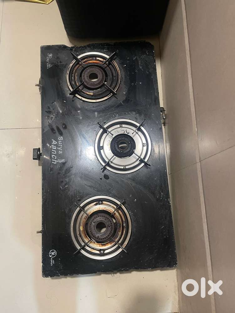 Three burner sunflame gas stove.