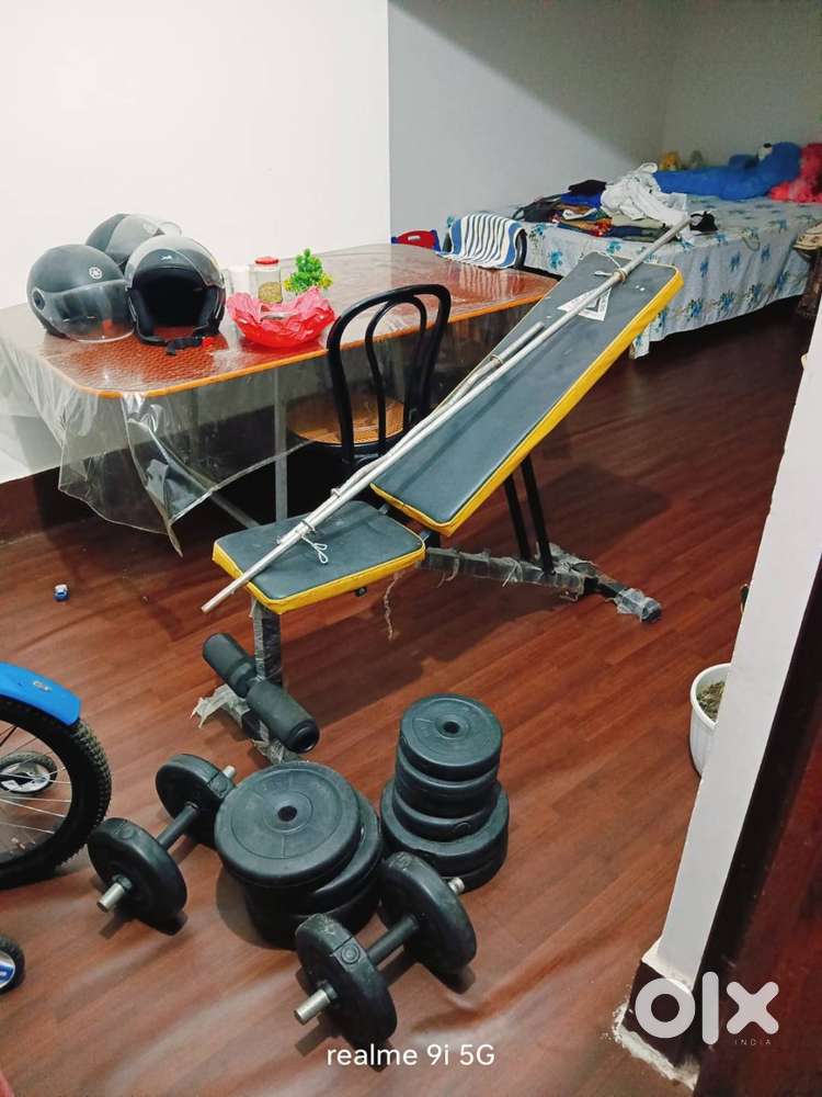 Gym equipment wight 60 kg 2 dumbbells 2 straight rod and curl rod.