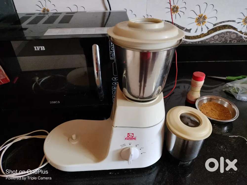 Gopi mixer grinder with 3 pots