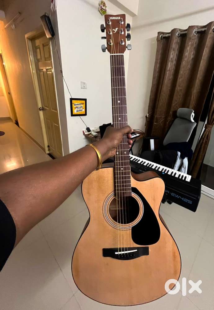 Acoustic guitar- yamaha FS80C