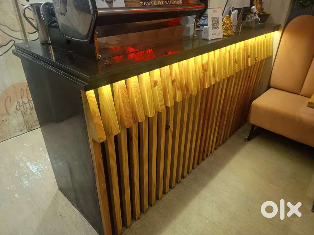 Counter 8x3, fencing of palm wood