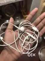 Apple Wired Lightning Earphones with Bill and under warranty