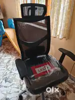 Auto matic computer chair