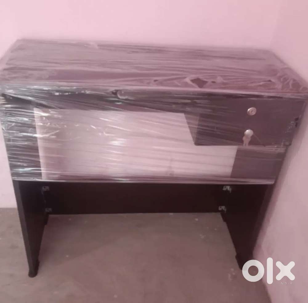 3feet study table brand new