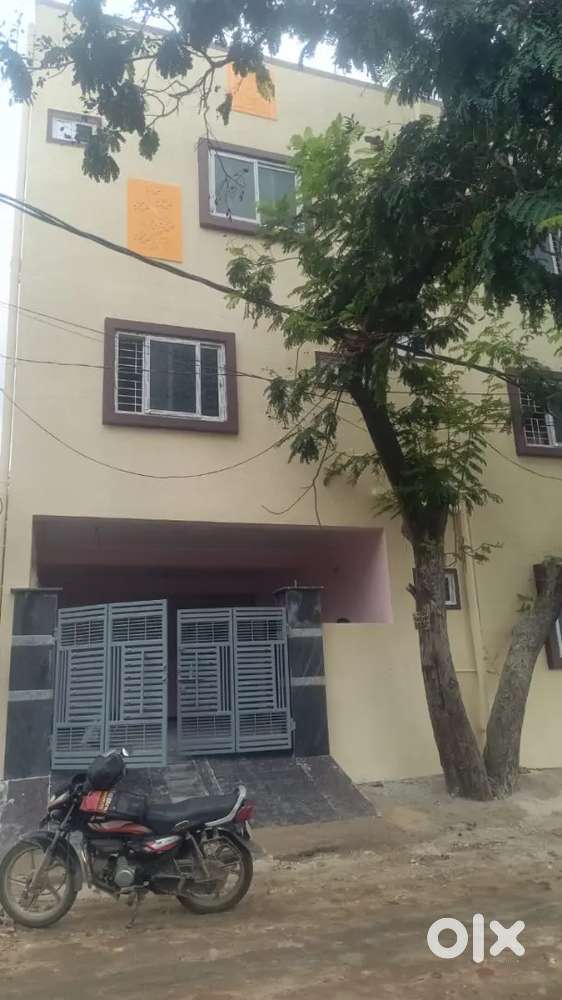 Suchitra G+2 green park prime location indipendent  house
