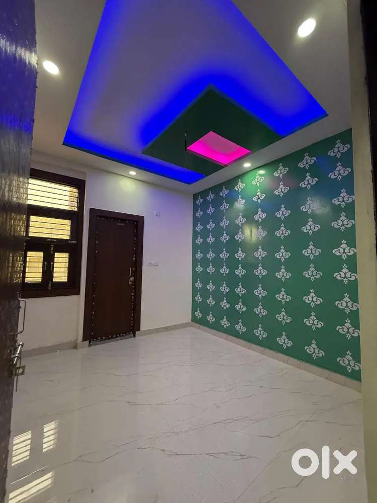 3 bhk ready to move flat with roof right available