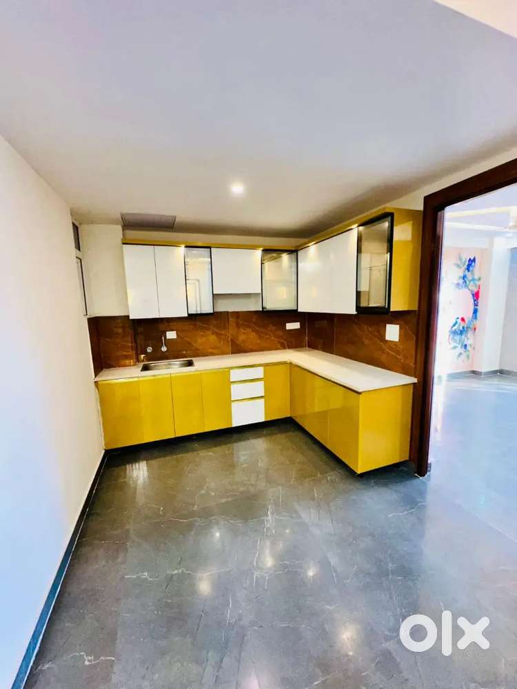 3 BHK फ्लैट के साथ छत अपनी