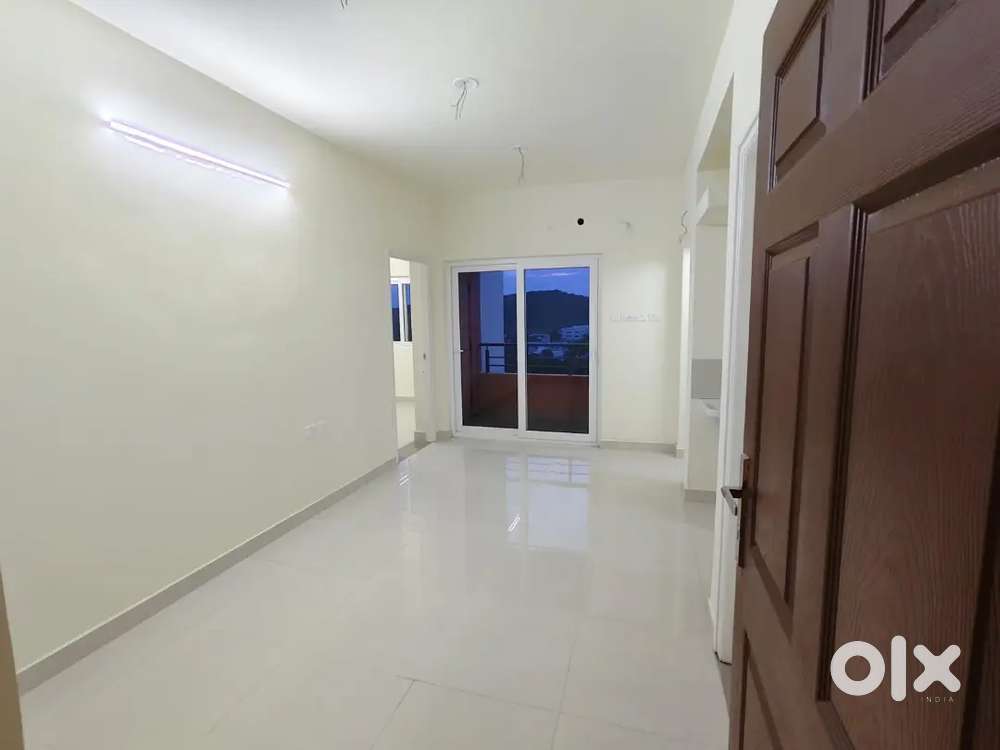 Gandhipuram New 2 BHK Flat at 65 Lakhs. Close to Roots.