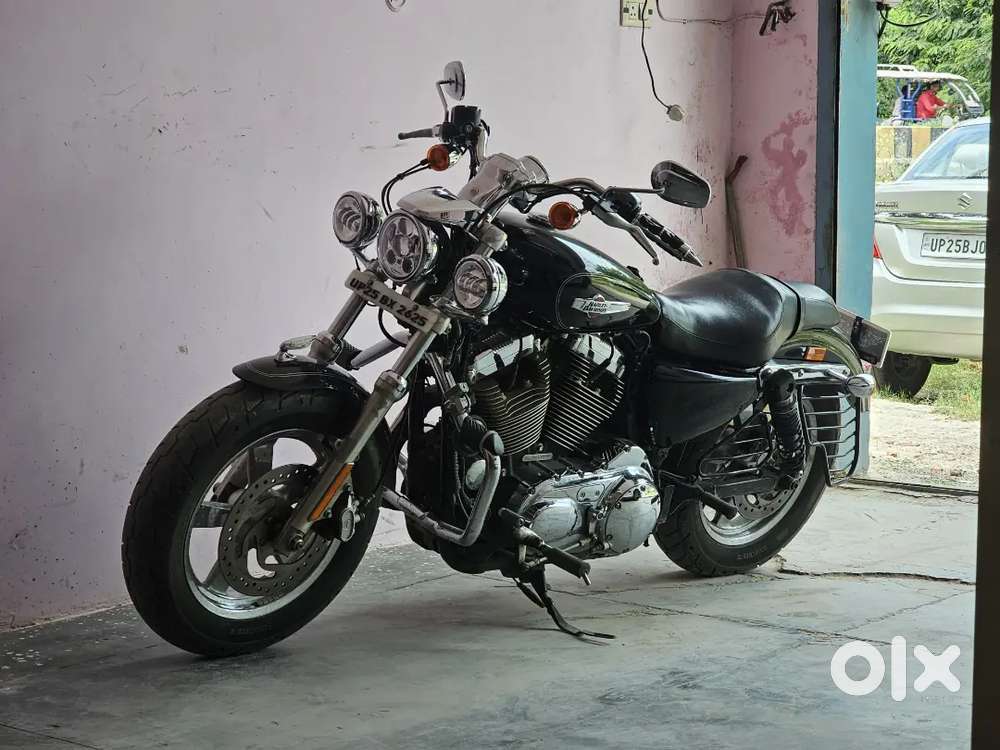 Harley davidson 1200 custom in a very good condtion less driven bike